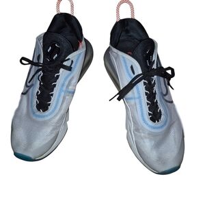 Nike Silver and Black Athletic Shoes Sleek Design